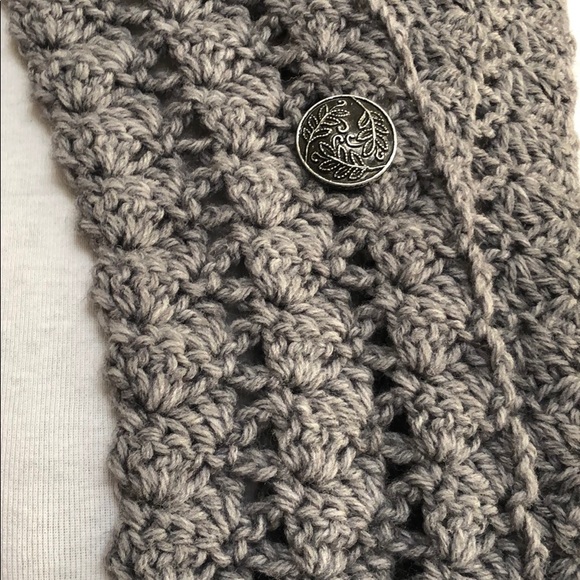 Neck warmer button scarf hand crocheted GRAY - Picture 3 of 3